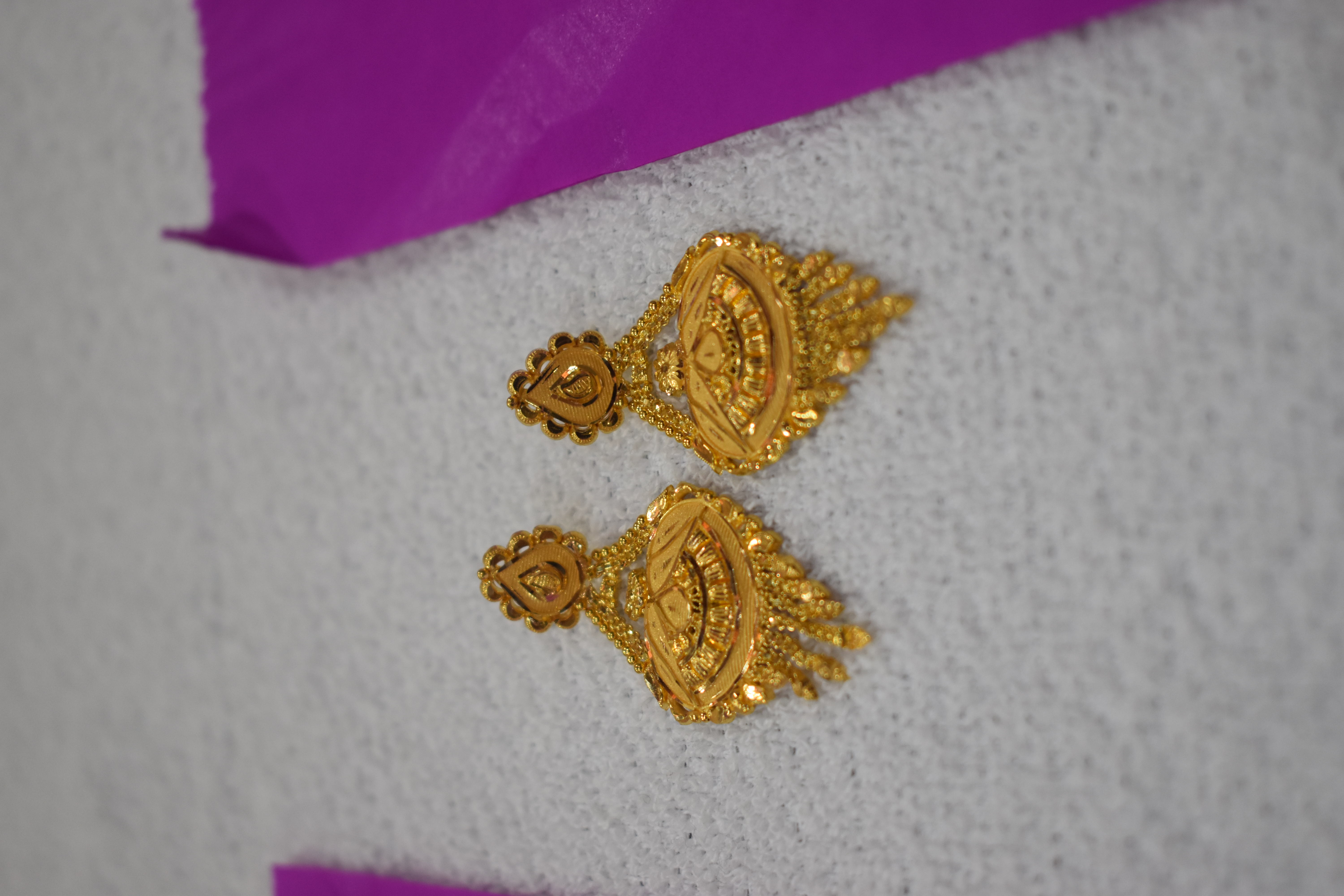 8 Gram Earings